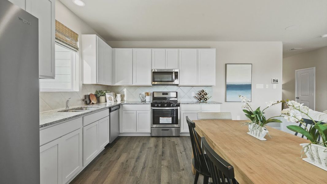 Kitchen & Dining Area