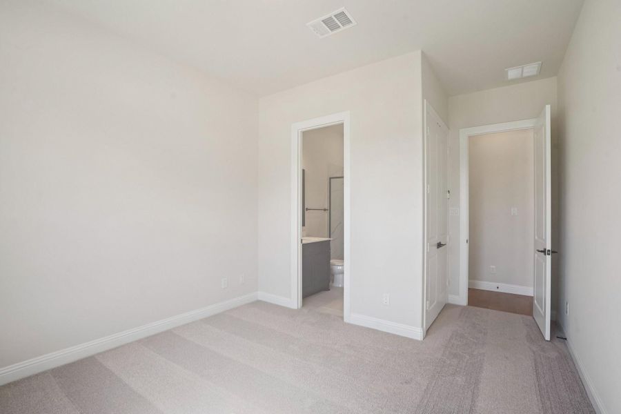 Spacious, unfurnished interior of a new home in , Missouri City (Image 16). Spacious, unfurnished interior of a new home in , Missouri City (Image 16).