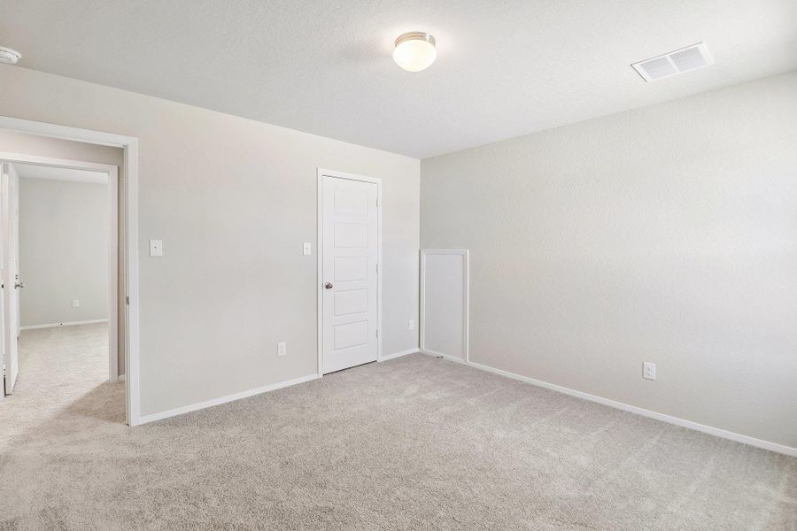 Spacious, unfurnished interior of a new home in Hunters Ranch, San Antonio (Image 22).