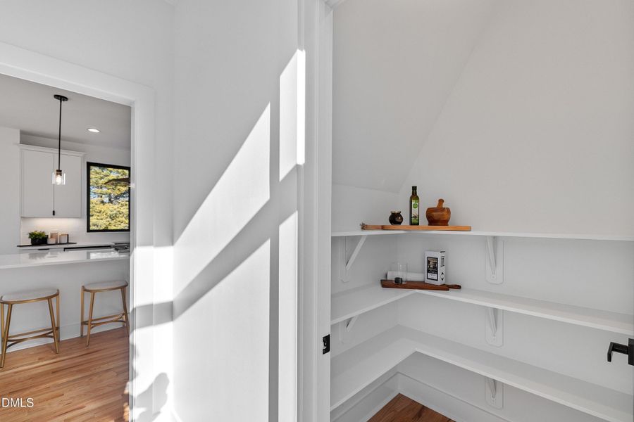 38-813 N Roxboro_6804 38-813 N Roxboro_6804