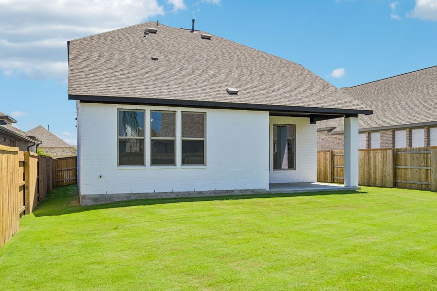 Exterior details and patio area of a home in 6 Creeks, Kyle (Image 20).
