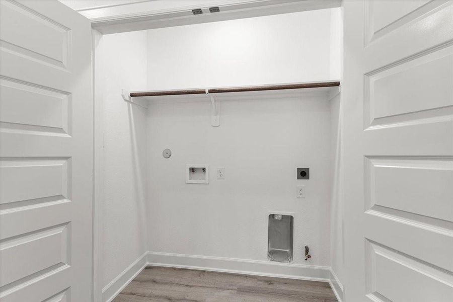 Spacious, unfurnished interior of a new home in , Houston (Image 15).