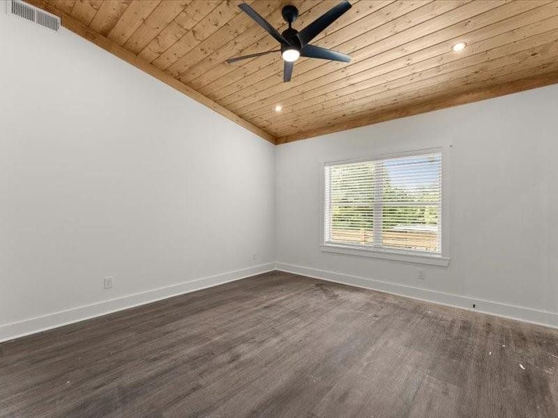 Spacious, unfurnished interior of a new home in , Dahlonega (Image 84).