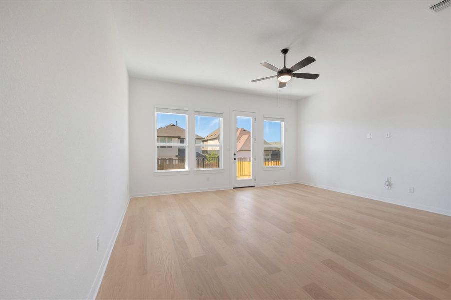 Spacious, unfurnished interior of a new home in Heritage, Dripping Springs (Image 17).