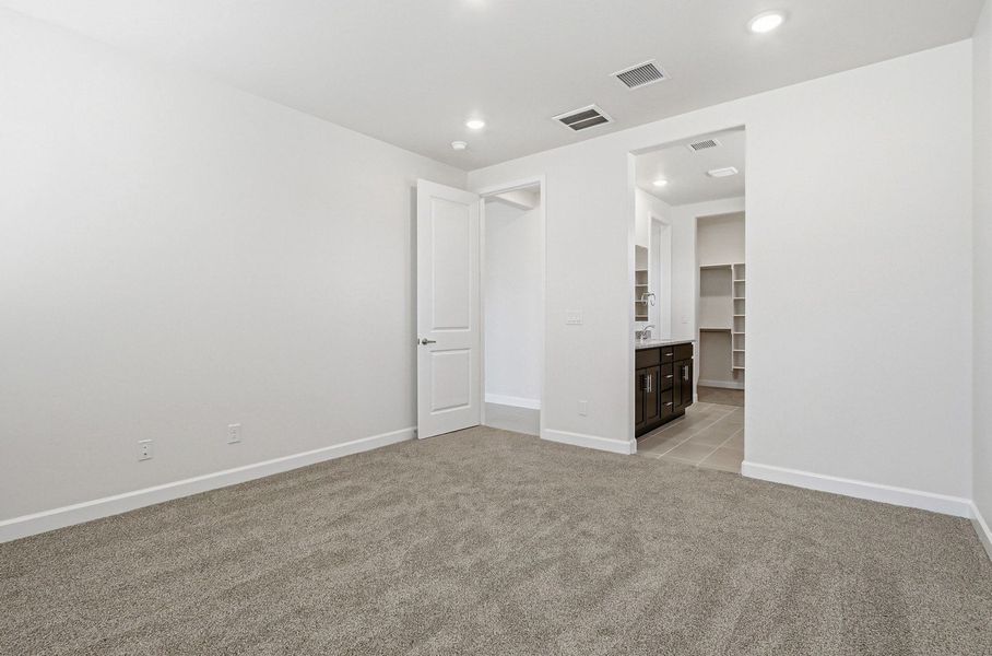 Spacious, unfurnished interior of a new home in Summer Sky North, El Paso (Image 14).
