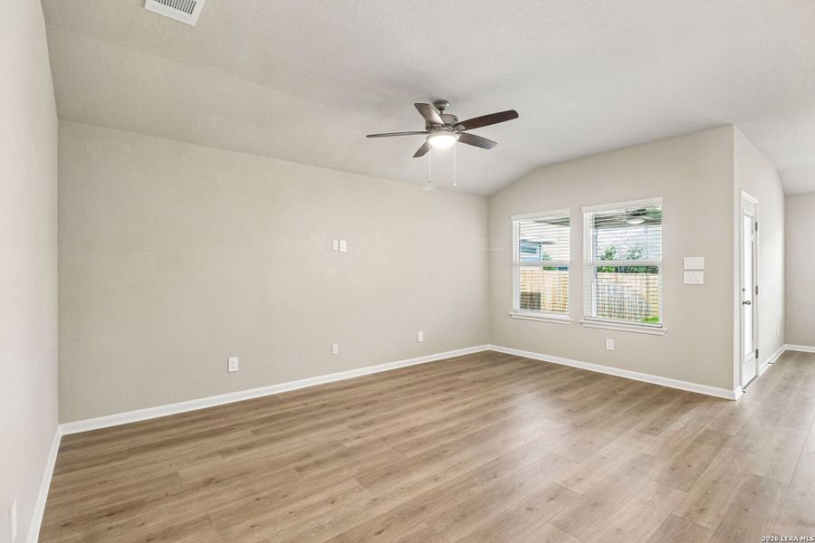 Spacious, unfurnished interior of a new home in Estancia Ranch - Premier Series, San Antonio (Image 20). Spacious, unfurnished interior of a new home in Estancia Ranch - Premier Series, San Antonio (Image 20).