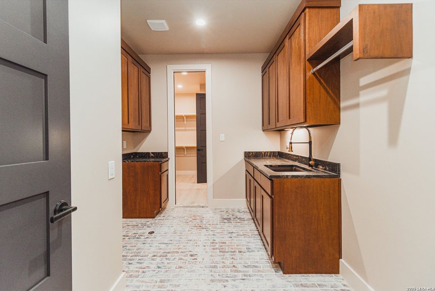 Furnished interior view inside a new home in , La Vernia (Image 12).