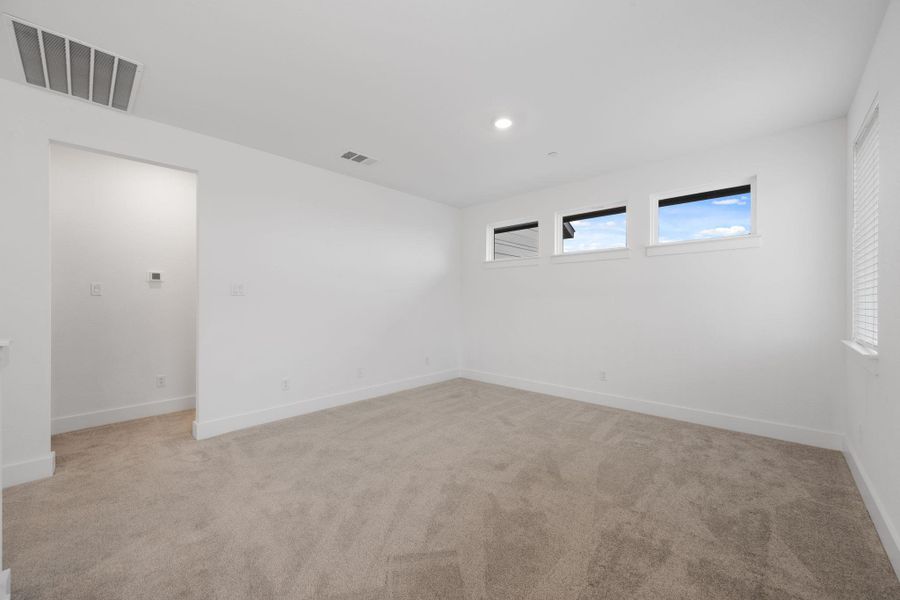 Spacious, unfurnished interior of a new home in , Round Rock (Image 17).