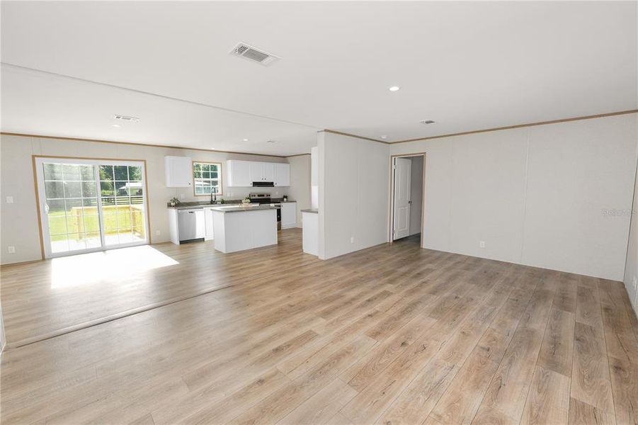 Spacious, unfurnished interior of a new home in , Lakeland (Image 41).