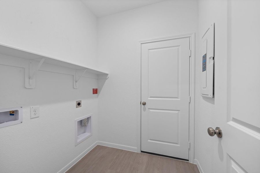 Spacious, unfurnished interior of a new home in Bay Creek, Baytown (Image 20).