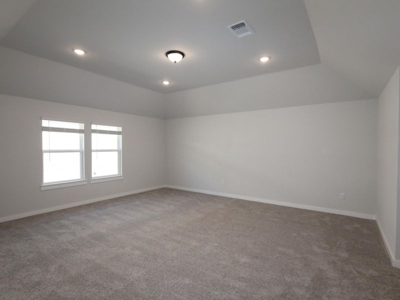 Spacious, unfurnished interior of a new home in Edgewood, Leander (Image 31).