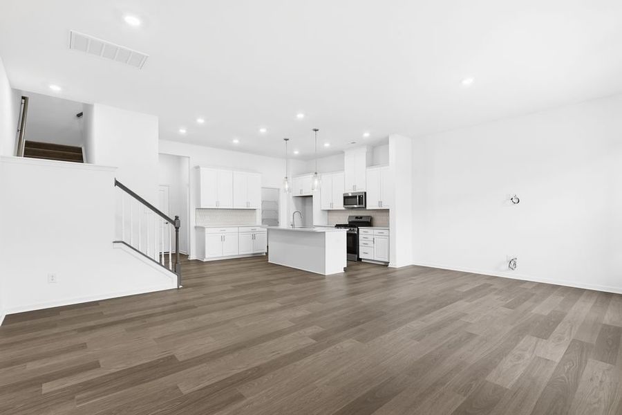 Spacious, unfurnished interior of a new home in Ridge at Sugar Creek, Indian Land (Image 10).