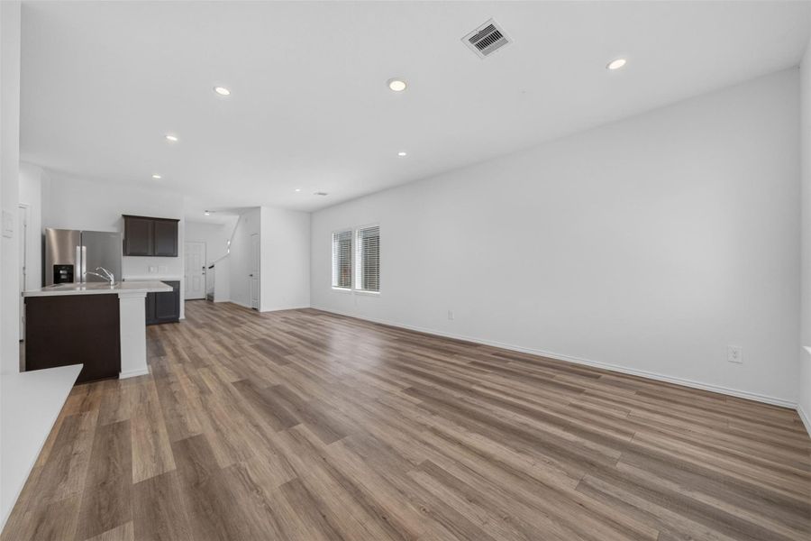 Spacious, unfurnished interior of a new home in , Houston (Image 40).