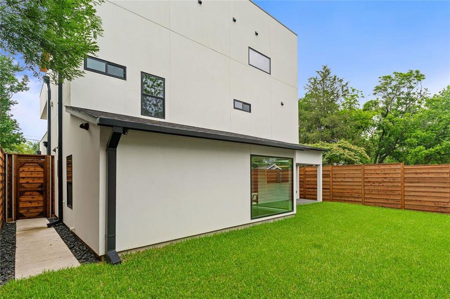 Exterior details and patio area of a home in , Dallas (Image 24).