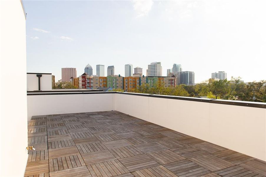 Exterior details and patio area of a home in Canvas City GWX, Tampa (Image 3).