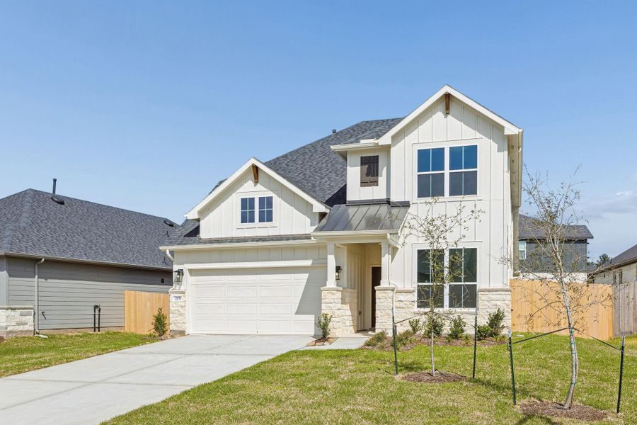 Front exterior of a new home in Montgomery Bend, Montgomery, TX, highlighting curb appeal (Image 1). Front exterior of a new home in Montgomery Bend, Montgomery, TX, highlighting curb appeal (Image 1).