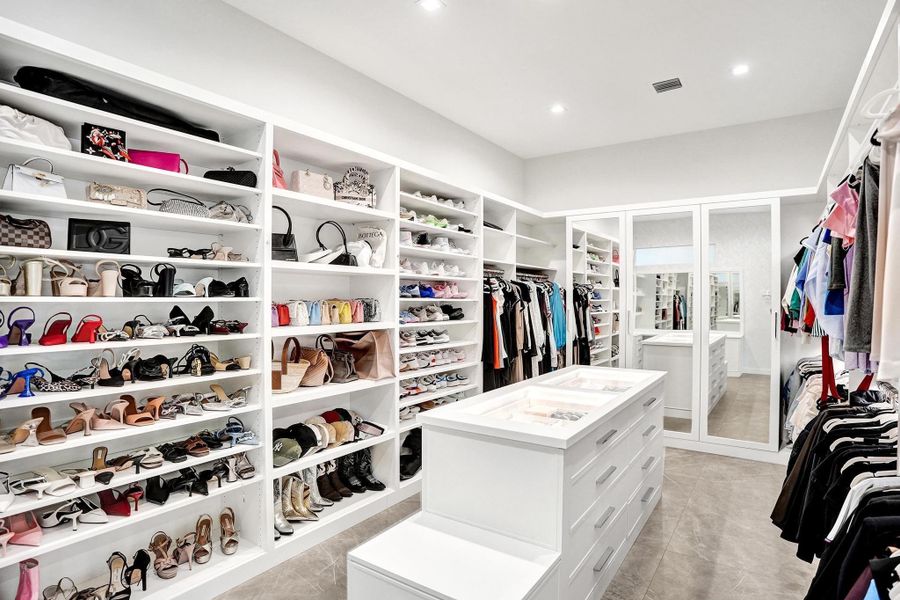 "Her" closet "Her" closet