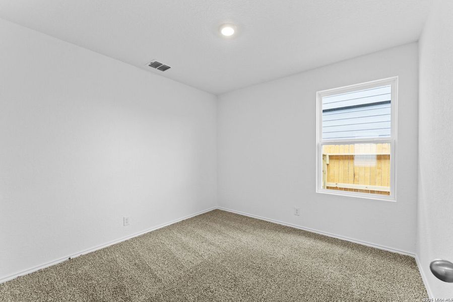 Spacious, unfurnished interior of a new home in Blue Ridge Ranch, San Antonio (Image 14).