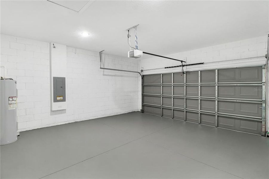 Spacious, unfurnished interior of a new home in , Ocala (Image 13).
