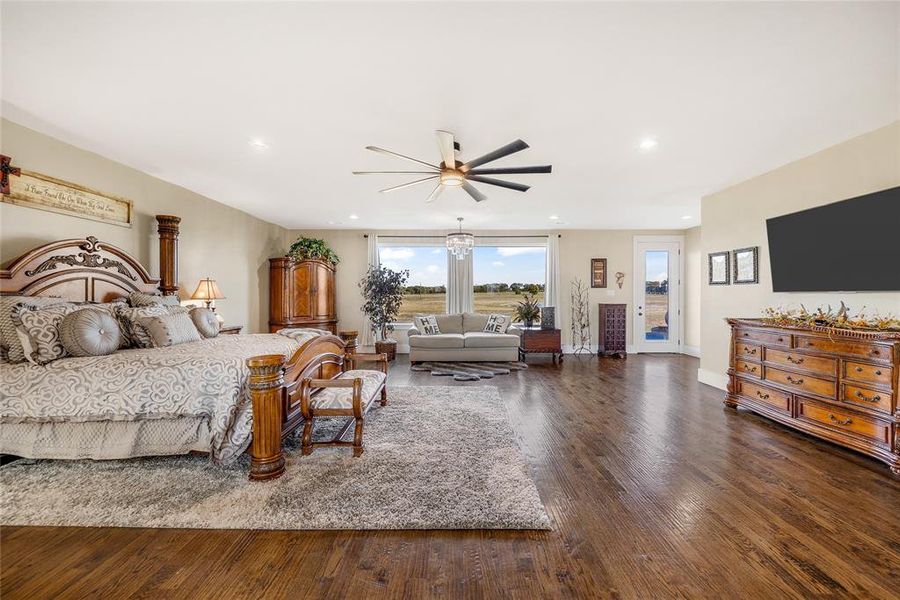 Furnished interior view inside a new home in , Quinlan (Image 28).