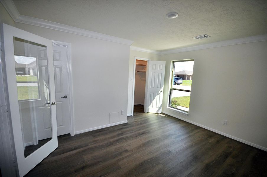 Spacious, unfurnished interior of a new home in Pedregal, League City (Image 33).