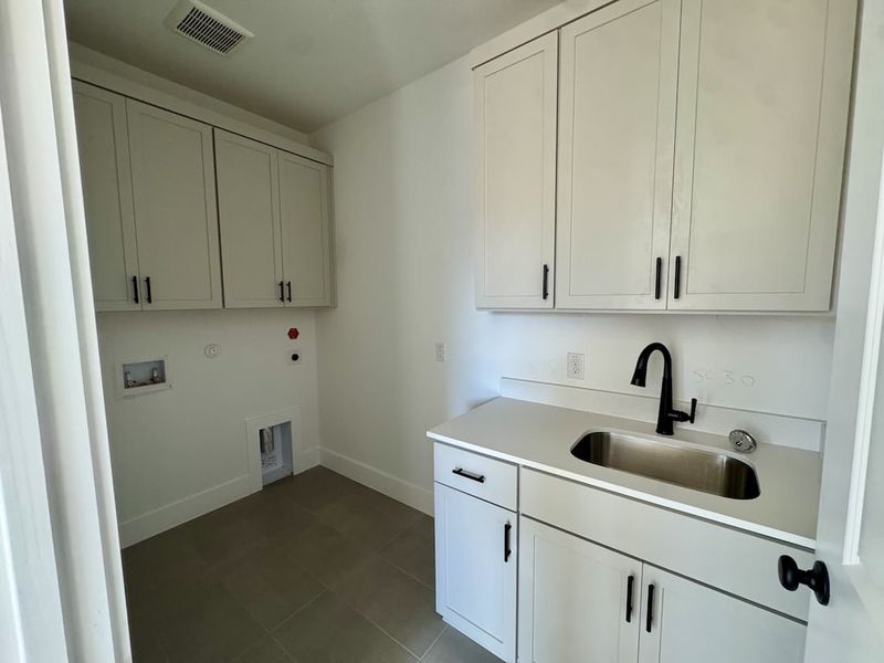 Furnished interior view inside a new home in Persimmon, Buda (Image 7).