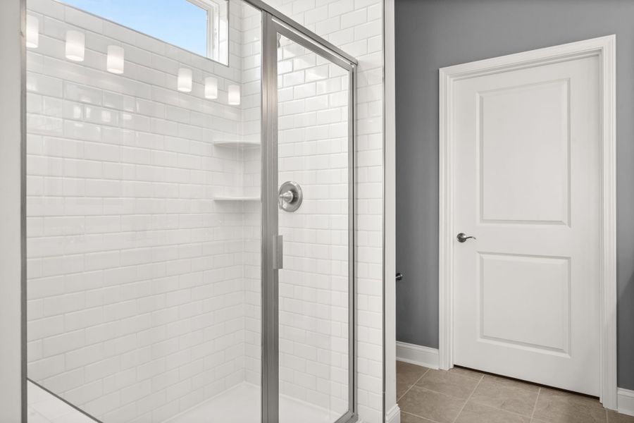 Representative interior finishes for a home built from the Compass by Del Webb in Del Webb Point Hope, Charleston (Image 19).
