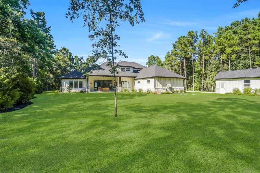 This sprawling estate has all the room you were looking for in a quiet custom home neighborhoos. This sprawling estate has all the room you were looking for in a quiet custom home neighborhoos.