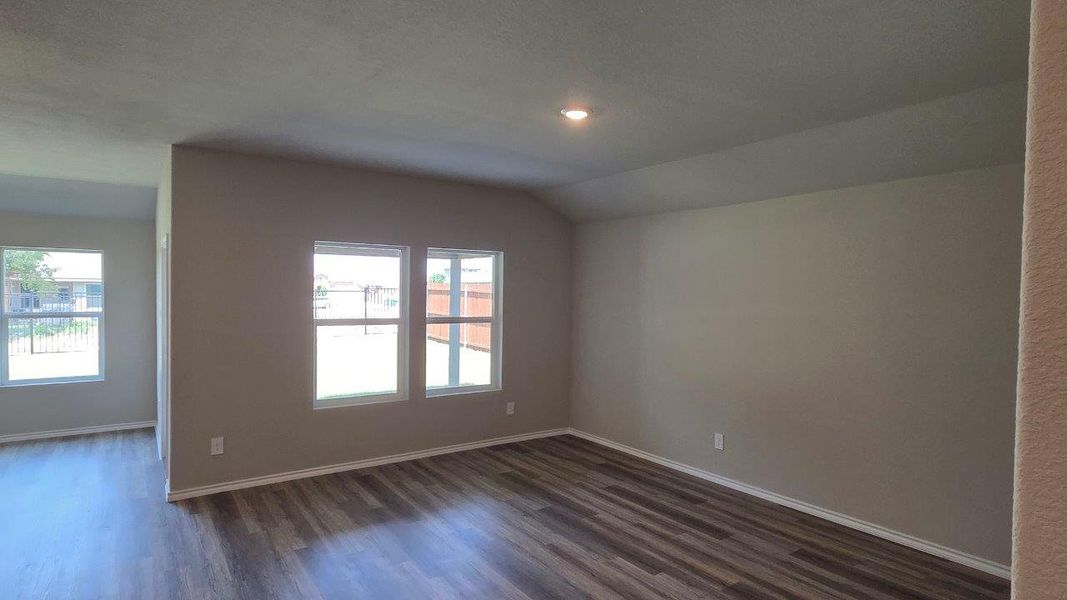 Spacious, unfurnished interior of a new home in Lonestar at Liberty Trails, Fort Worth (Image 7).