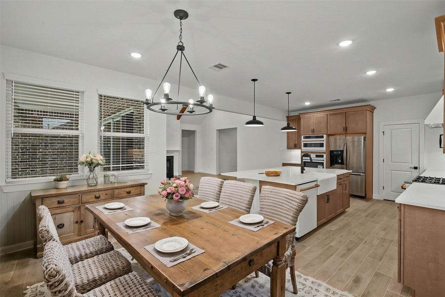 Charming dining area (*Photo not of actual home and used for illustration purposes only.)