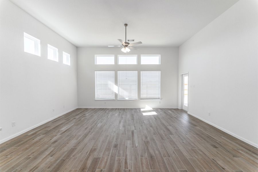 Spacious, unfurnished interior of a new home in Lago Mar, Texas City (Image 15). Spacious, unfurnished interior of a new home in Lago Mar, Texas City (Image 15).