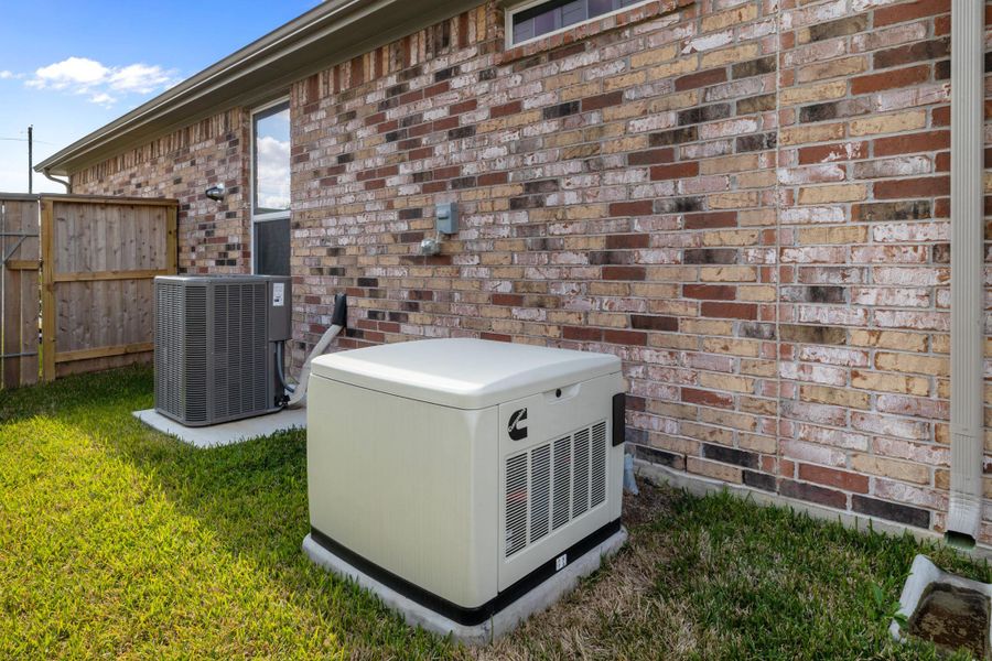 Exterior details and patio area of a home in , Iowa Colony (Image 3).