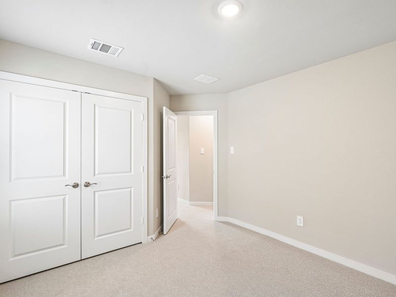 Spacious, unfurnished interior of a new home in Oak Ridge Park, Corinth (Image 18).