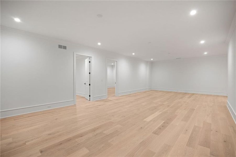 Spacious, unfurnished interior of a new home in , Atlanta (Image 35).