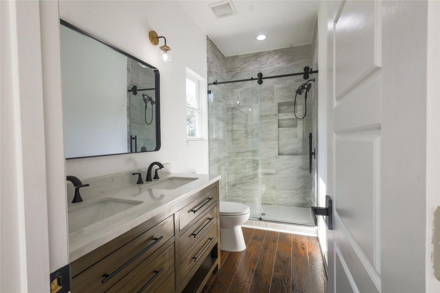 Furnished interior view inside a new home in , Conroe (Image 9).