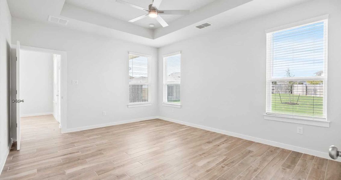 Spacious, unfurnished interior of a new home in Trace, San Marcos (Image 15).