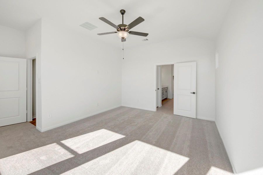 Spacious, unfurnished interior of a new home in The Grand Prairie 50’, Hockley (Image 17).