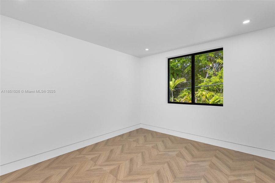 Spacious, unfurnished interior of a new home in , Pinecrest (Image 21).