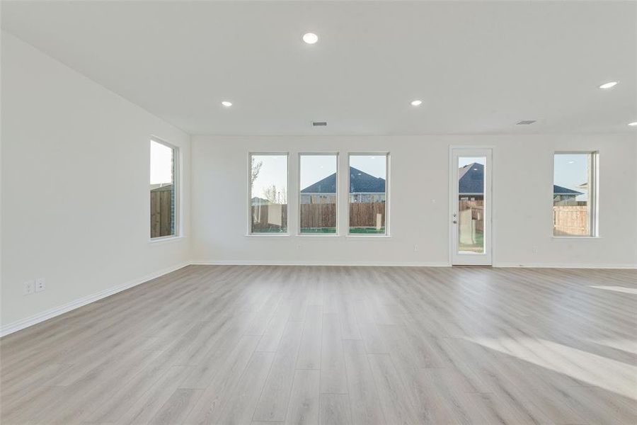 Spacious, unfurnished interior of a new home in Walden Pond, Forney (Image 27).