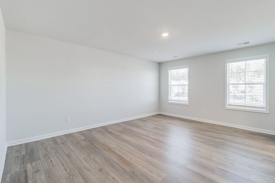 Spacious, unfurnished interior of a new home in Bluefield, Lexington (Image 22).