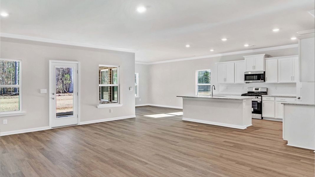Representative unfurnished interior of a home built from the Fraser by D.R. Horton in Riverwood Gardens, Oakland (Image 12).