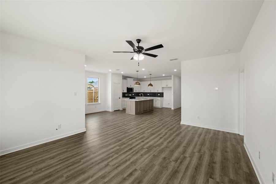 19_433 Wabash- Living Room-2 19_433 Wabash- Living Room-2