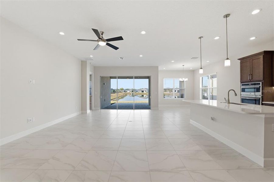 Spacious, unfurnished interior of a new home in Valencia Ridge, Wesley Chapel (Image 21).