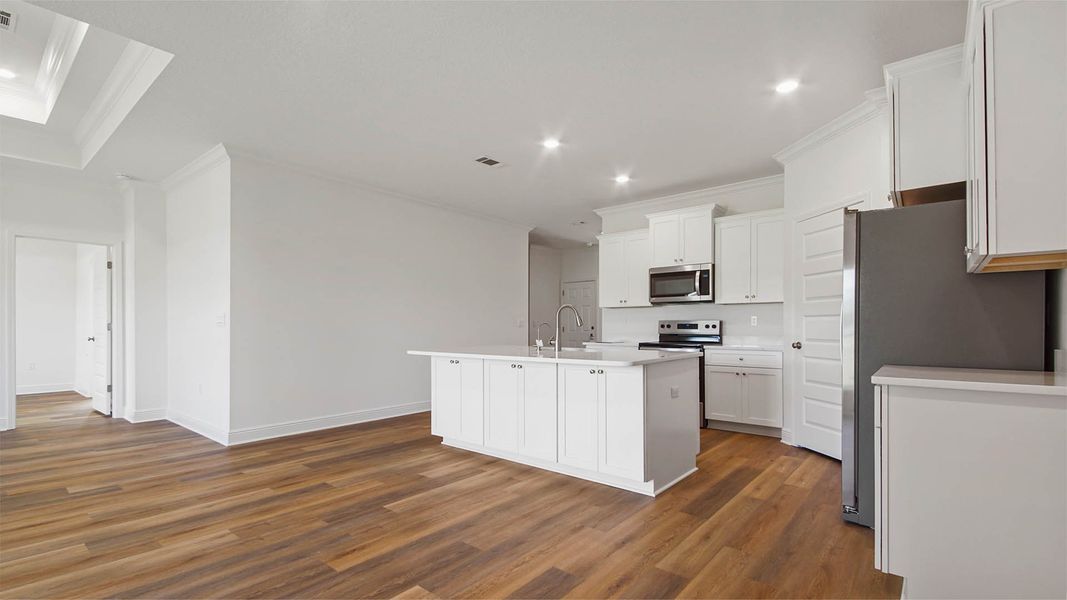 Representative furnished interior of a home built from the Rhett by D.R. Horton in Caballeros Estates At Hombre, Panama City Beach (Image 12).