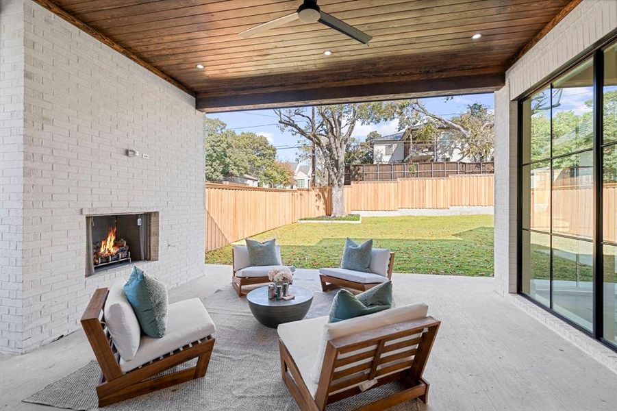Exterior details and patio area of a home in , Dallas (Image 3).