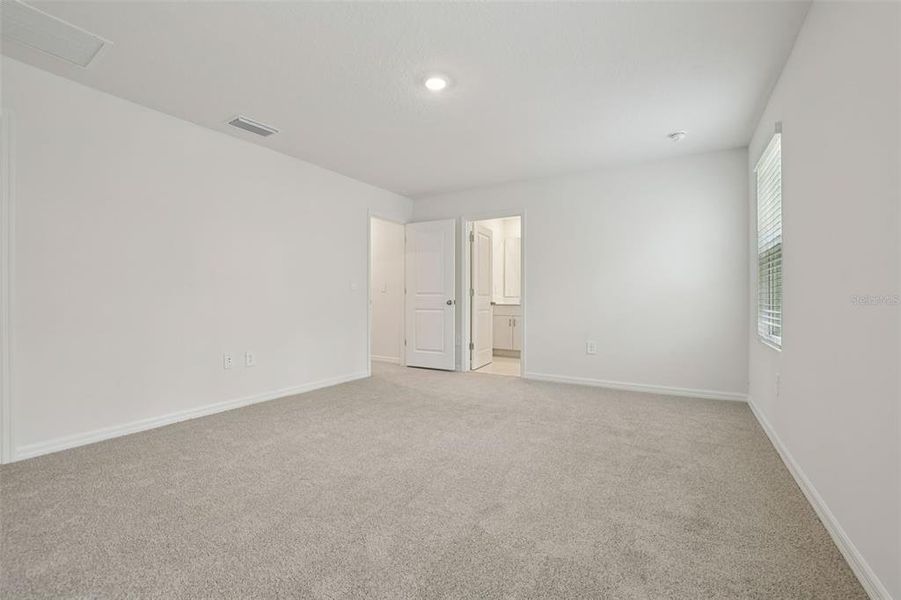 Spacious, unfurnished interior of a new home in Bradford Park, Ormond Beach (Image 22).