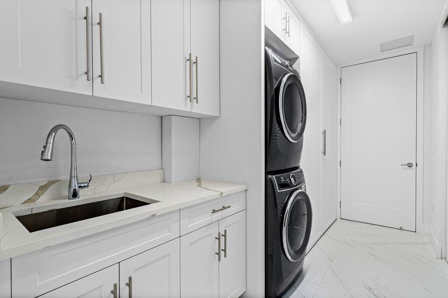 Royal Palm Residence #402