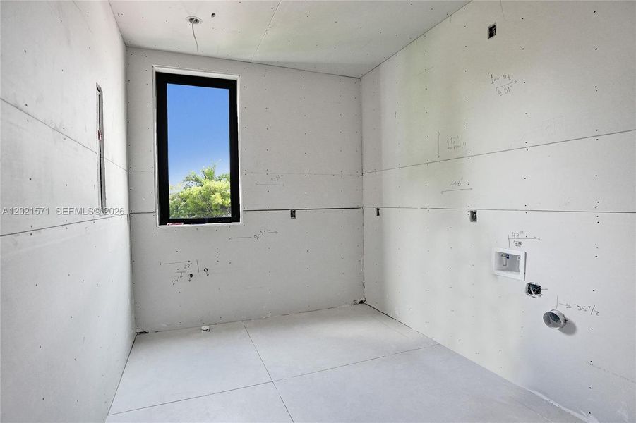Exterior details and patio area of a home in , Fort Lauderdale (Image 8).