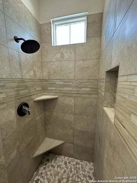 Close-up of interior finishes inside a home in , Floresville (Image 9).