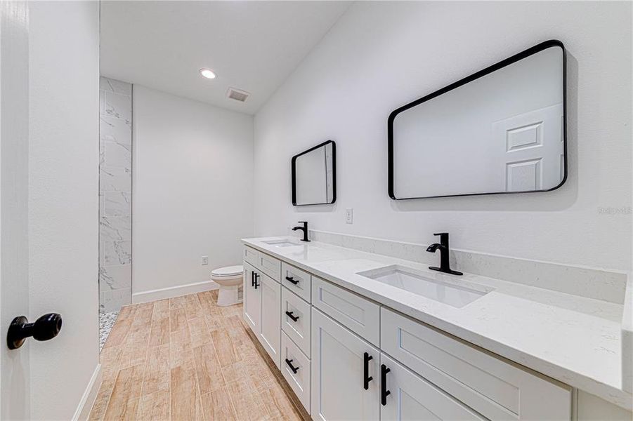 Furnished interior view inside a new home in , Ocklawaha (Image 7).